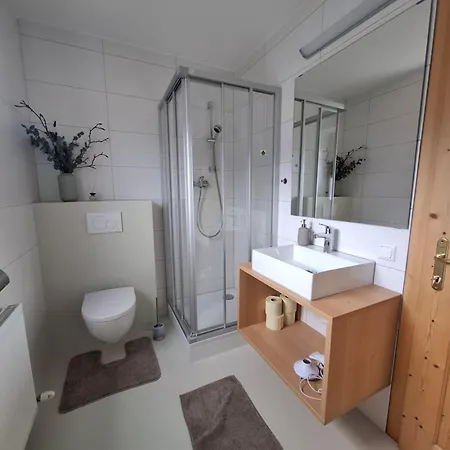 Hell Hof Apartment *