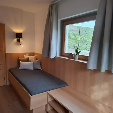 Hell Hof Appartement Innsbruck